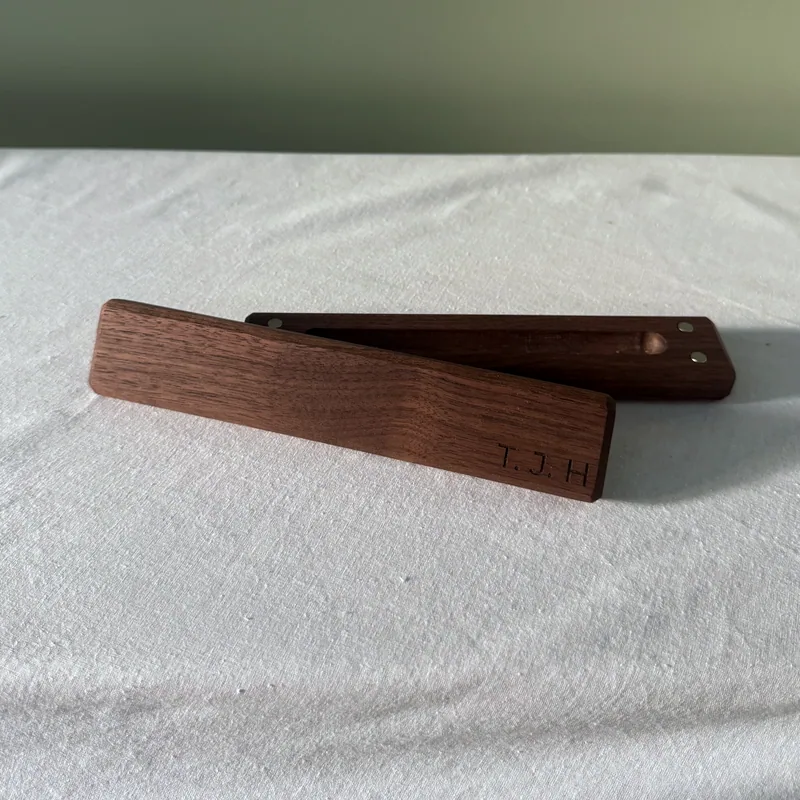 The hardwood box in walnut, engraved on the lid