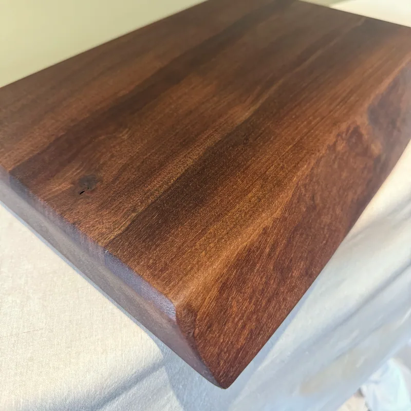 Walnut Waney Edge Board, 383mm, close-up of the grain and edge